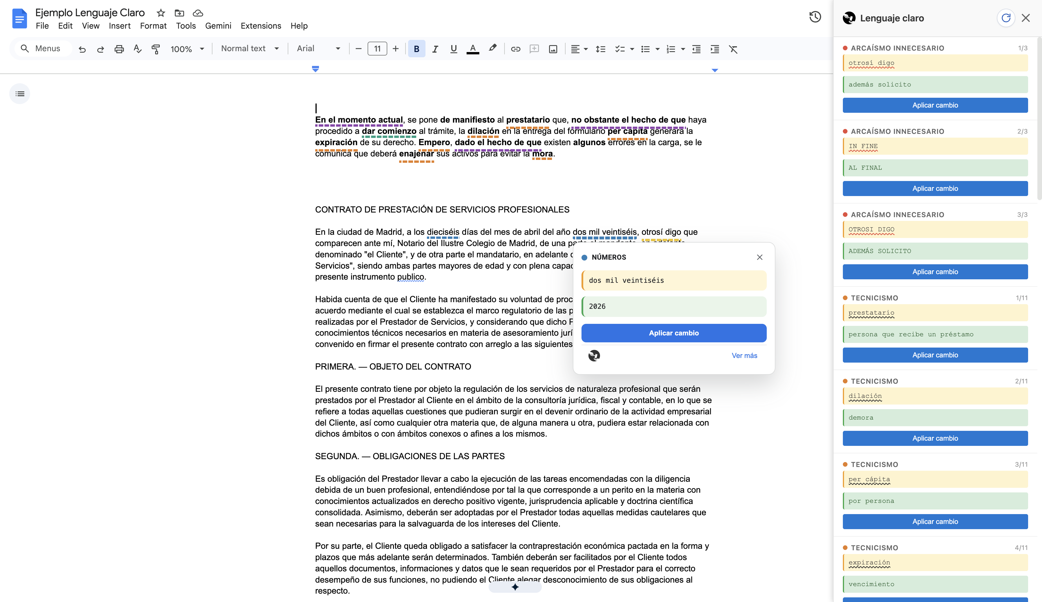 Captura de Google Docs con la extensión Lenguaje Claro abierta en el panel lateral, mostrando sugerencias de arcaísmos, tecnicismos y números en un contrato de ejemplo.